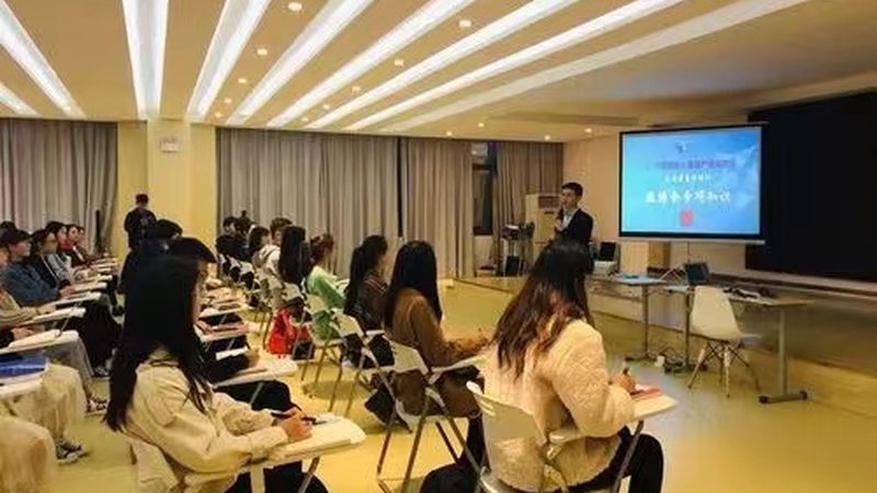 注册会计师培训面授课程费用通常由以下几个部分构成：